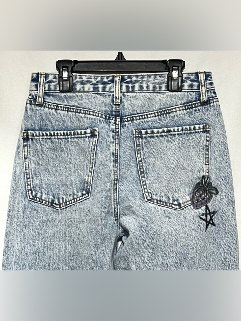 NWT Forever 21 High-Rise 90’s Loose Fit Straight Jeans Graphic Embroidery Ripped - Picture 9 of 12